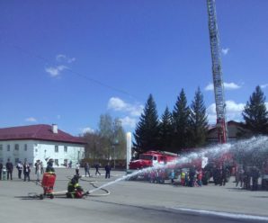 Площадь Мира приглашает — выставка пожарной техники
